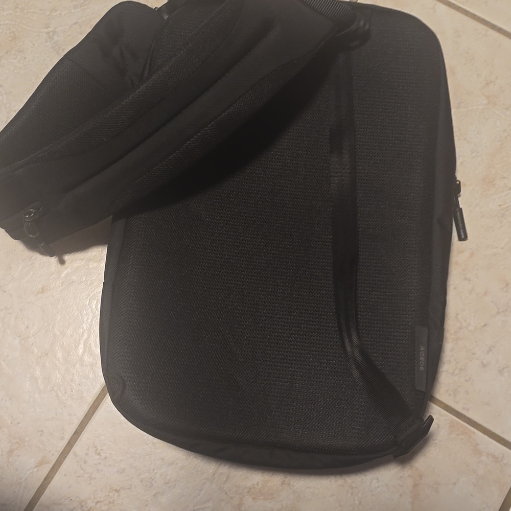 NWT OSPREY AOEDE SLING BLACK - Picture 2 of 3